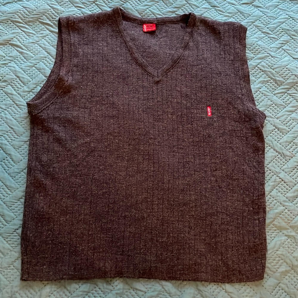 Levi’s sweater vest soft, relaxed fit 100% cotton